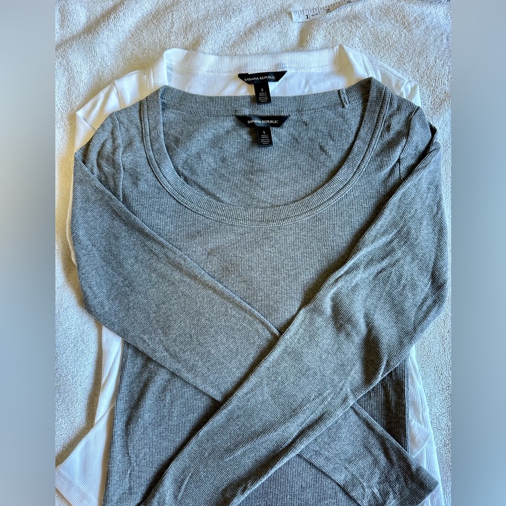 Banana Republic Long Sleeve Ribbed Scoop Neck T-Shirt Gray or  White